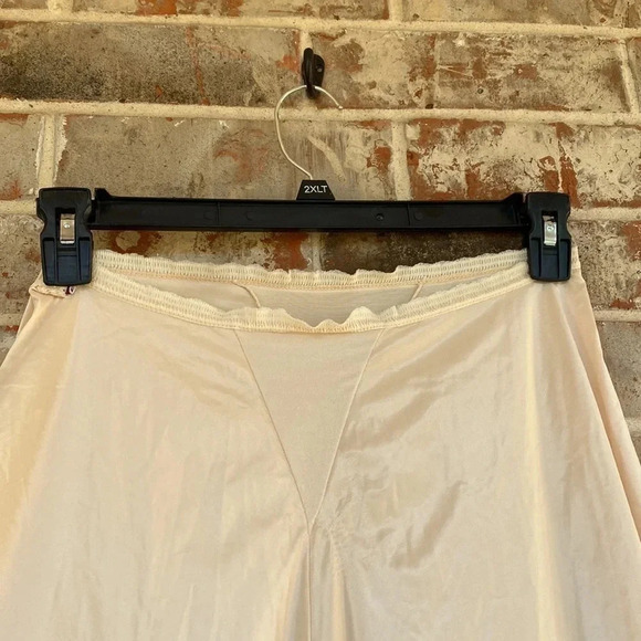 Henson Cream Vintage A-line Lace Trimmed Full Circle Midi Slip - Picture 3 of 8